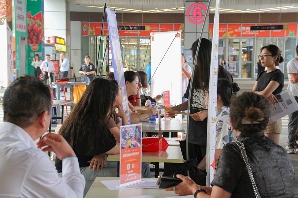 搭建就業(yè)服務(wù)平臺,瑞方人力將招聘會開進(jìn)街道園區(qū) 第3張 搭建就業(yè)服務(wù)平臺,瑞方人力將招聘會開進(jìn)街道園區(qū) 第3張