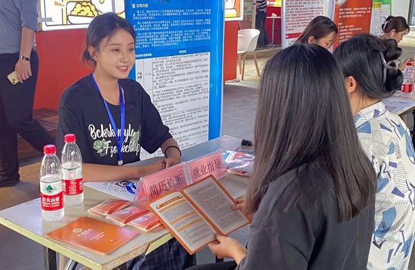 搭建就業(yè)服務(wù)平臺,瑞方人力將招聘會開進(jìn)街道園區(qū) 第2張 搭建就業(yè)服務(wù)平臺,瑞方人力將招聘會開進(jìn)街道園區(qū) 第2張