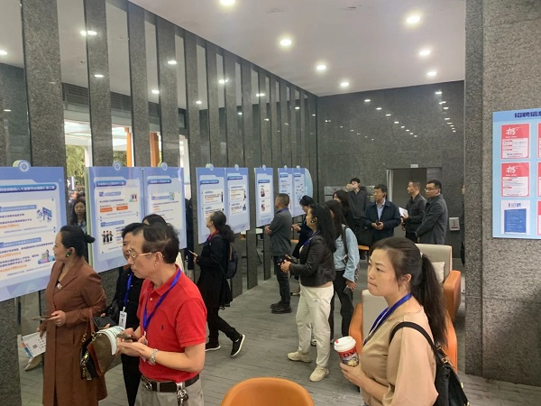 再獲點(diǎn)贊! 成都市委辦公廳、市政府辦公廳和市人社局相關(guān)領(lǐng)導(dǎo)一行參訪由瑞方人力打造的全市首個就業(yè)小站 第4張 再獲點(diǎn)贊! 成都市委辦公廳、市政府辦公廳和市人社局相關(guān)領(lǐng)導(dǎo)一行參訪由瑞方人力打造的全市首個就業(yè)小站 第4張