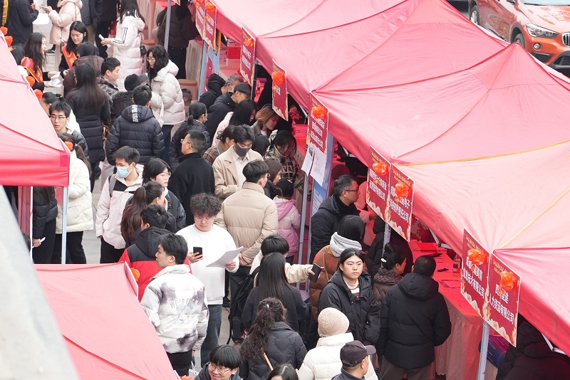 “百米小巷”人潮涌動!瑞方人力助力2025年武侯區春風行動專場招聘會“開門紅” 第7張 “百米小巷”人潮涌動!瑞方人力助力2025年武侯區春風行動專場招聘會“開門紅” 第7張