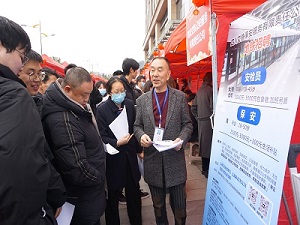 “百米小巷”人潮涌動!瑞方人力助力2025年武侯區春風行動專場招聘會“開門紅” 第4張 “百米小巷”人潮涌動!瑞方人力助力2025年武侯區春風行動專場招聘會“開門紅” 第4張