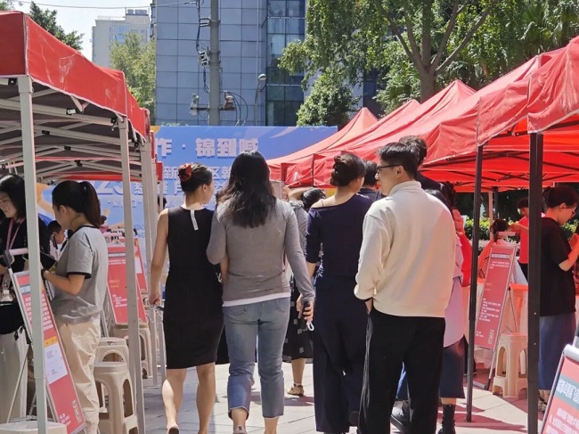 “家門口”的一站式服務!瑞方人力助力打造火車南站街道錦官新城社區(qū)特色就業(yè)IP 第1張 “家門口”的一站式服務!瑞方人力助力打造火車南站街道錦官新城社區(qū)特色就業(yè)IP 第1張